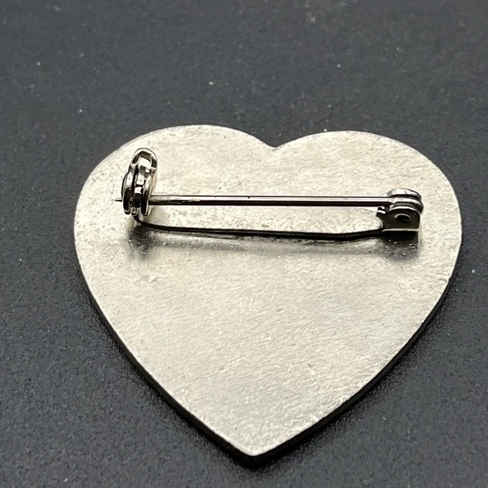 Sharing Is Love Red Heart‎ Lapel Hat Pin